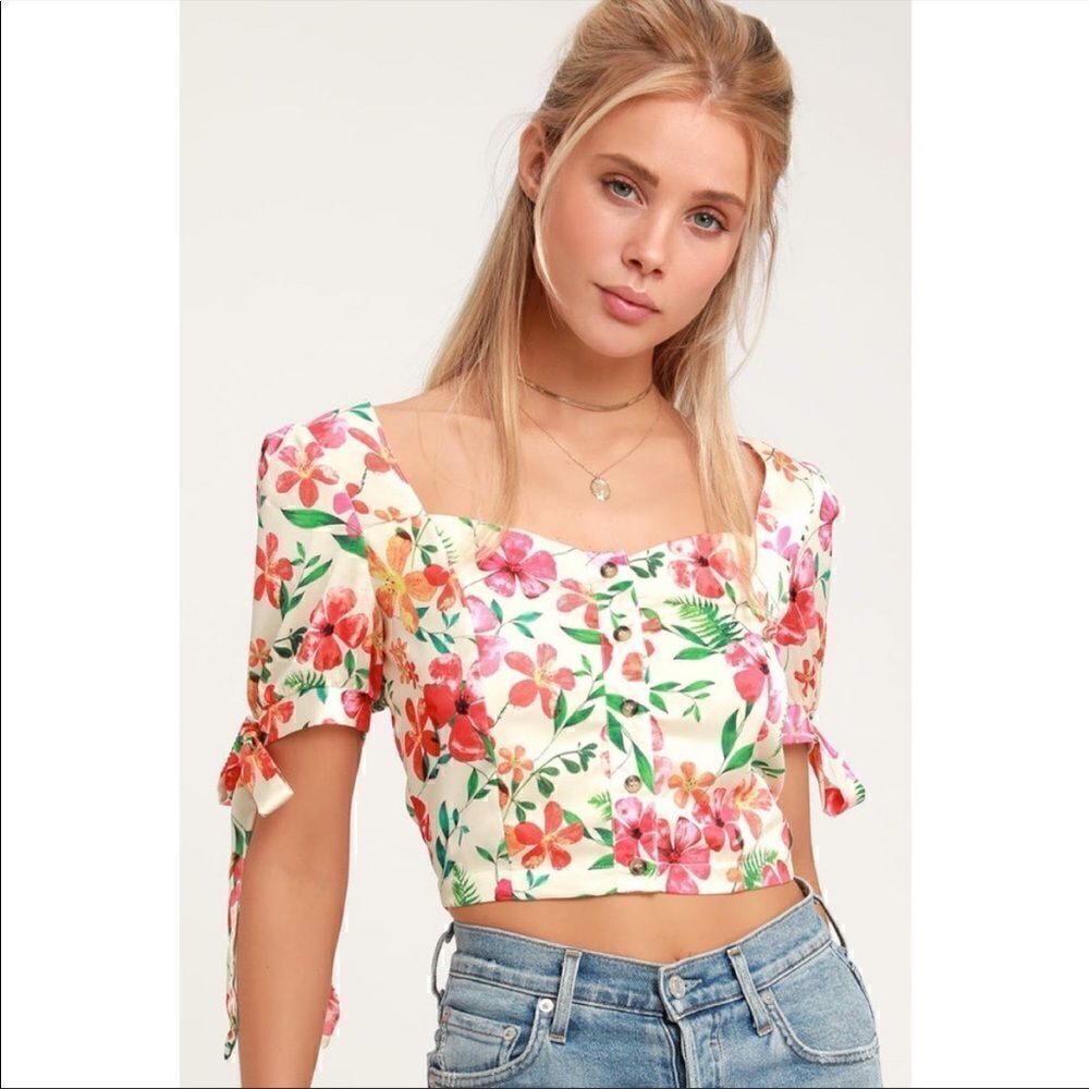 Honey Punch flower print cropped top. Size Med